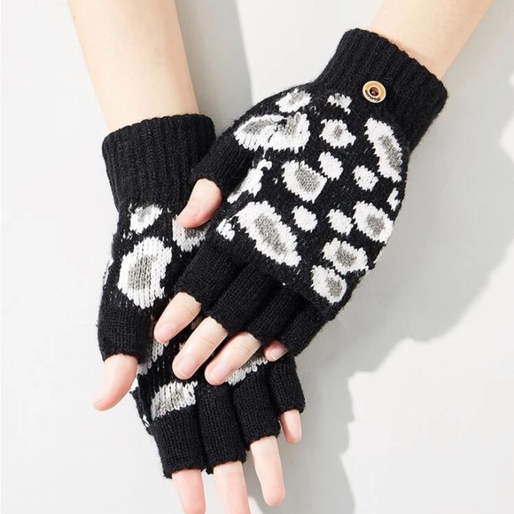 Women’s Fingerless Animal Print Gloves - Picture 2 of 4